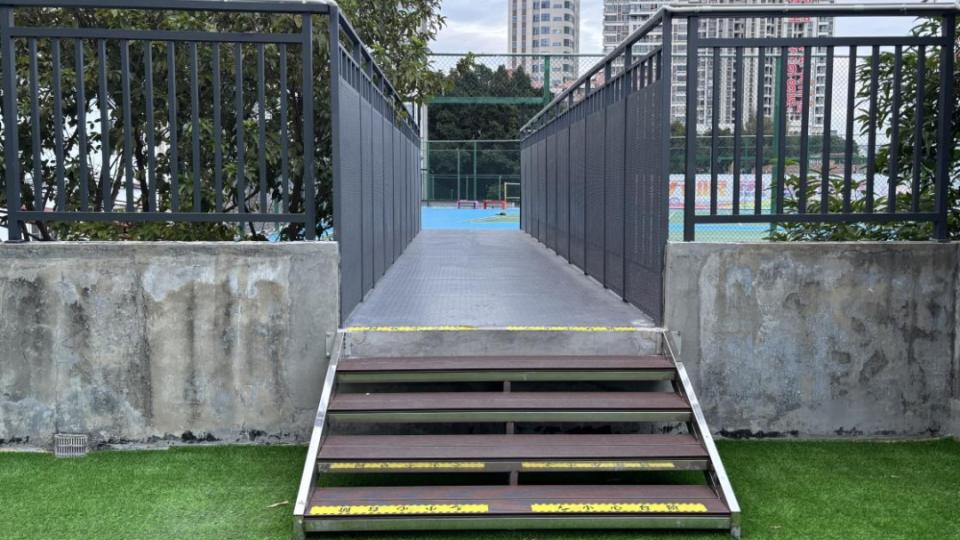 海珠区凤阳街架起“护学天桥”，980名学子摆脱“出行焦虑”