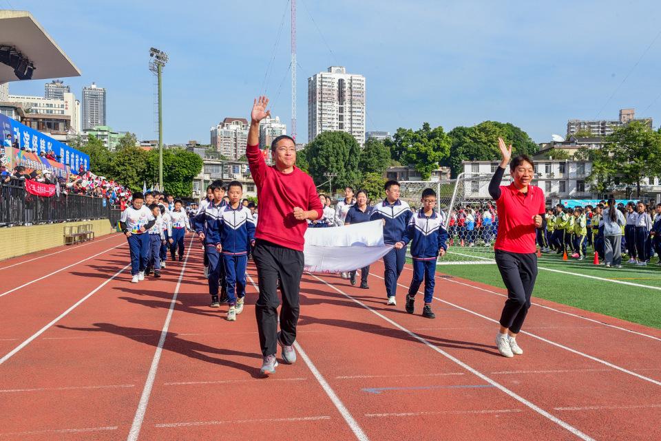 全运火种燃亮校园，特色课程体系助力学生全面发展
