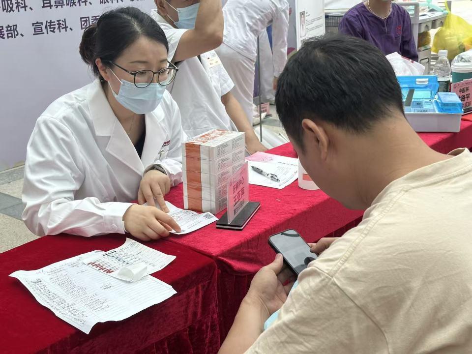 名医风采 ｜王亚萍：守护肝脏“生命线”，好医生须有“三心”——仁心、匠心、恒心