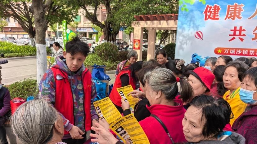 南沙万顷沙镇开展禁毒反邪宣传活动