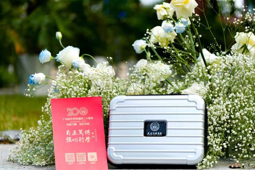 暖心！20周年校庆之际发放11226个“广州新华小书包”