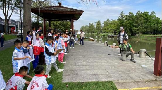 守护城市碧水，志愿者变身“小小水质科学家”