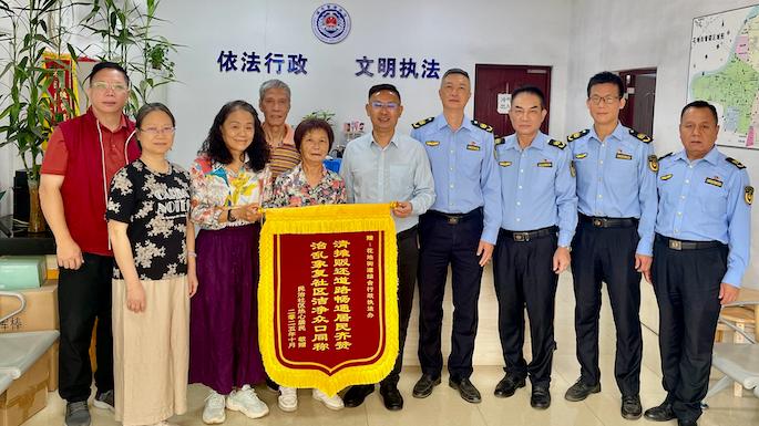 庙前直街焕新颜，居民齐赞送锦旗！花地街道整治行动见实效