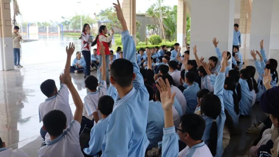 “阅读+运动”特色课堂点亮乡村校园，公益行动走进茂名乡村小学