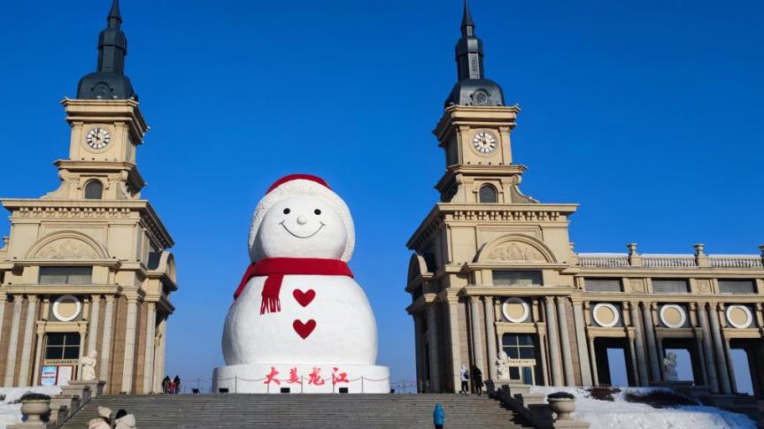 19米高！用雪超3000立方米 哈尔滨的“大雪人”又开工了