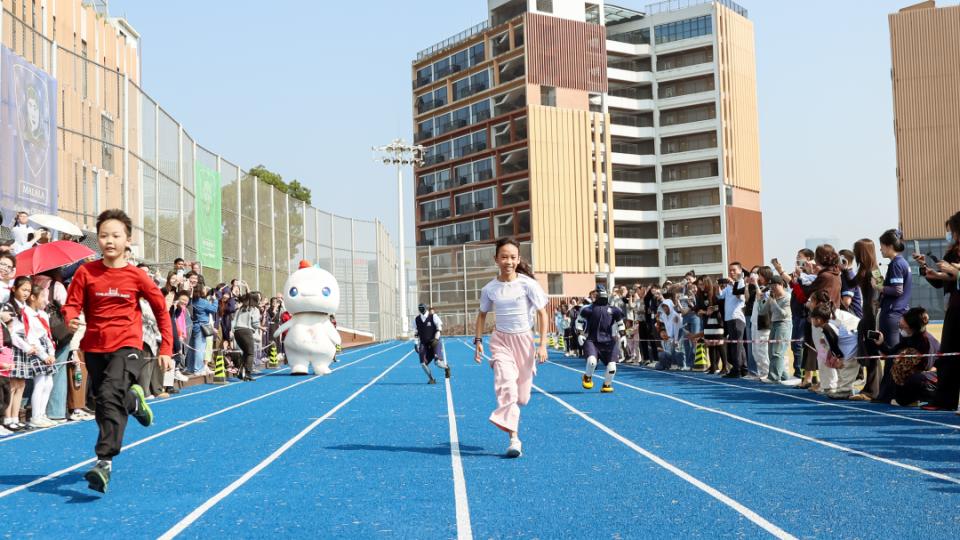 政校企社深度联动 搭建学生科创实践平台