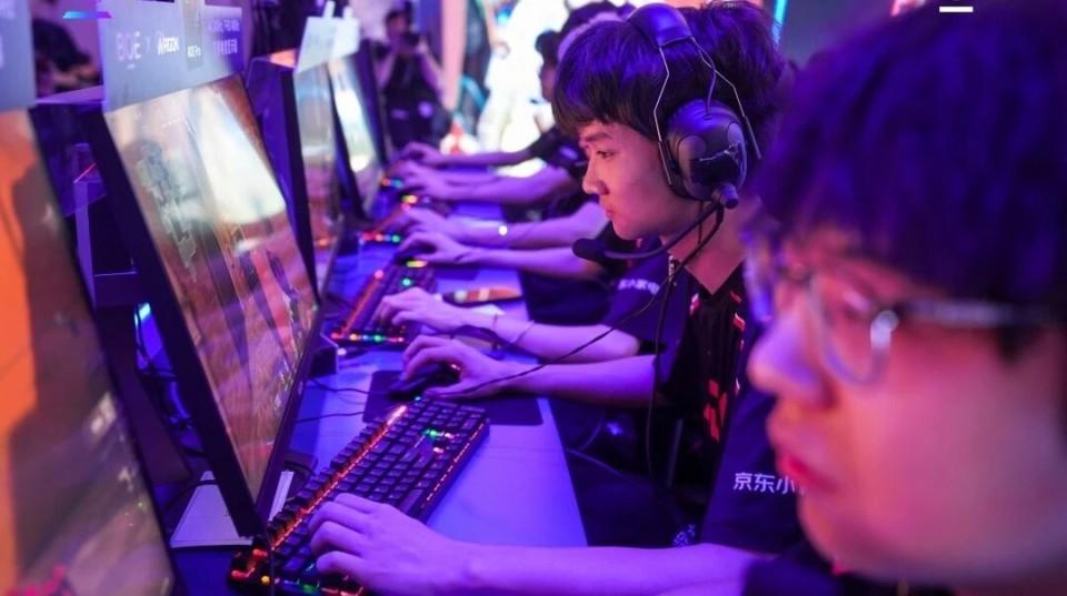 如何让电竞玩家打得稳、看得清、眼不累？揭秘幕后黑科技