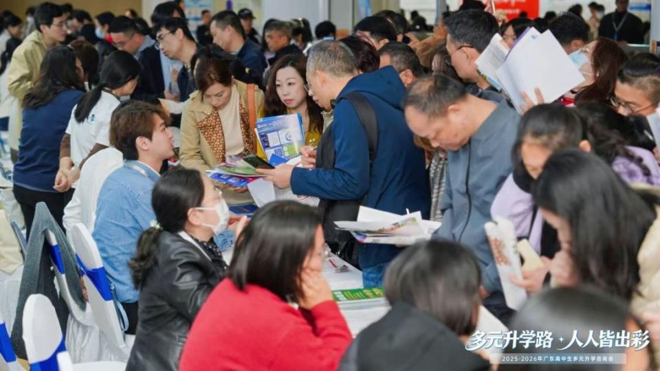 多元升学咨询会举行，招生老师提醒考生注意不同学校的报名时间及要求