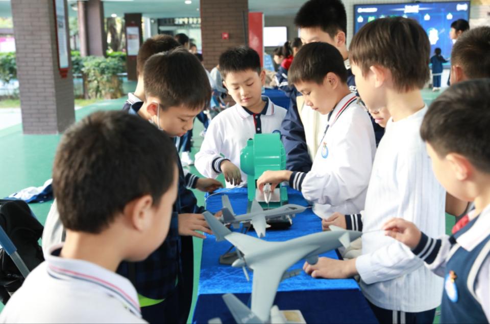 第五场羊城“数智”大讲坛走进黄埔区东荟花园小学