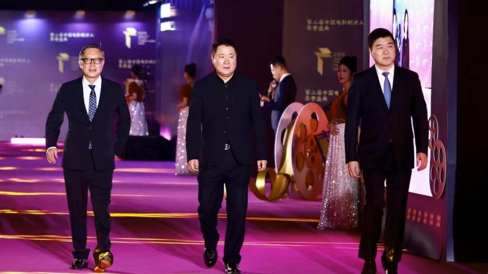 光影璀璨！第二届中国电影制片人荣誉盛典在广州举办