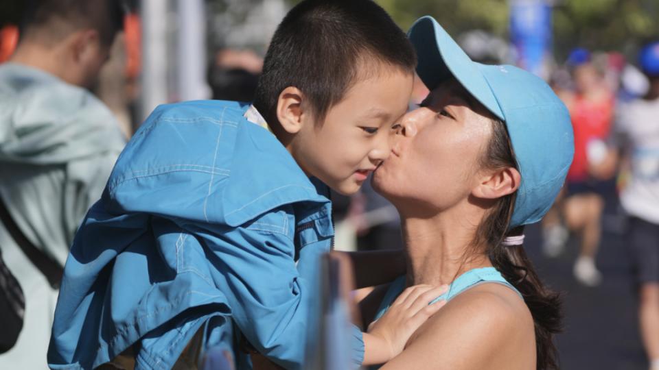 2025广州马拉松赛精彩落幕，难忘的记忆，奔跑的广州