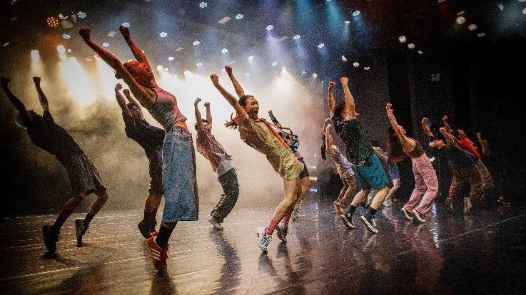 “岁末序曲·永庆共舞”广东现代舞团年终迎春环境互动艺术季登陆永庆坊