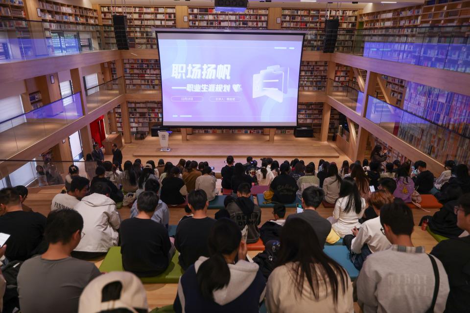 黄埔区图书馆与广州商学院开展战略合作