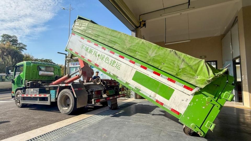 装修垃圾化身“城市资源”，记者直击全链条管理模式“变废为宝”