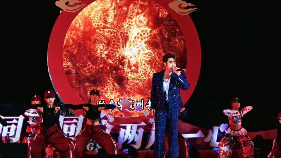 唱响《龙的传人》《中国人》，梁山山期待以歌声促交流