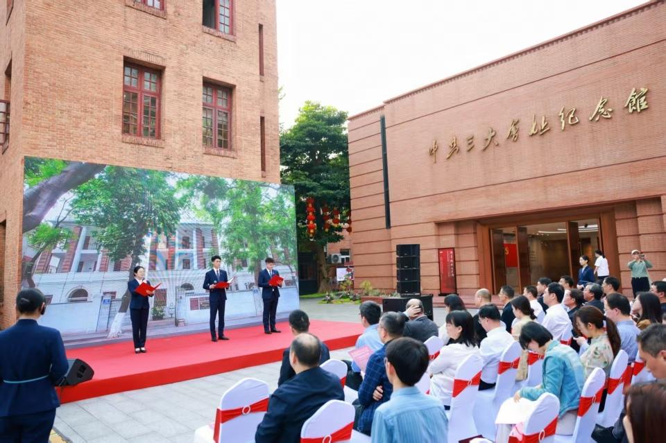 “朝着胜利的方向——中共中央驻地展（1921—1949）”开幕