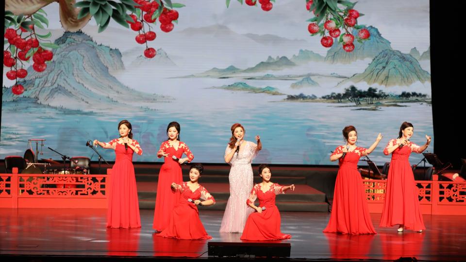 粤韵情深！晓君演唱会致敬红线女百年诞辰