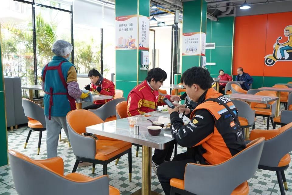 5元实现“干饭自由”！广州白云区新业态职工饭堂启用