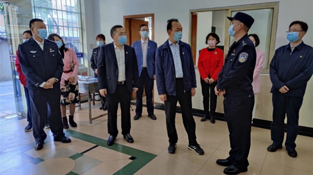 市委、市总工会慰问荔湾区公安分局基层民警员工