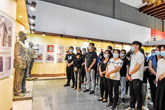 将课堂“搬”到红色教育基地，兴华街党史学习教育走“新”更走“心”