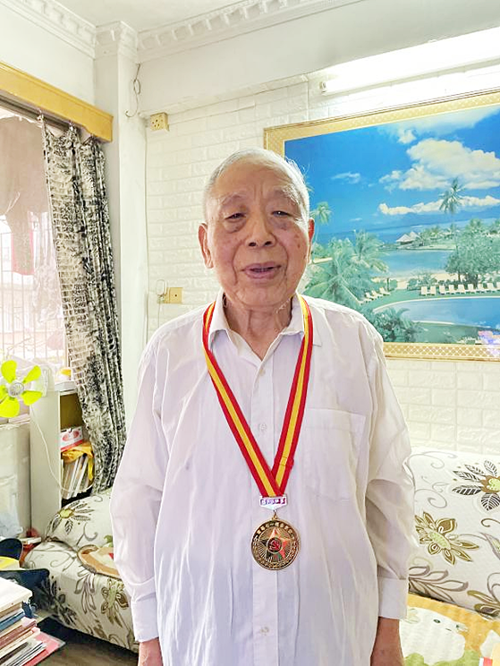 天河退役老兵欧阳吉龙：交特殊党费报答党恩 捐积蓄助力国家建设