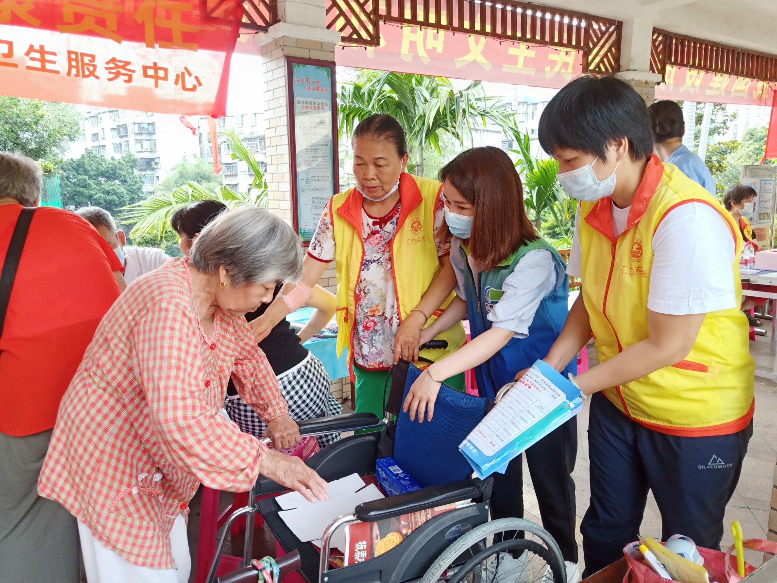 安全齐行动，和谐满社区