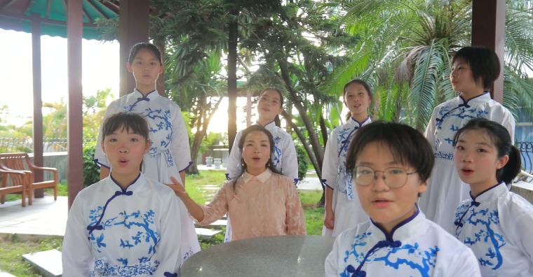 广州市南沙榄核中学 《我们是新时代的花朵》