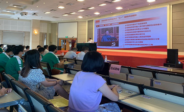 2021年9月，市委秘书长潘建国到广州市执信中学讲思政课