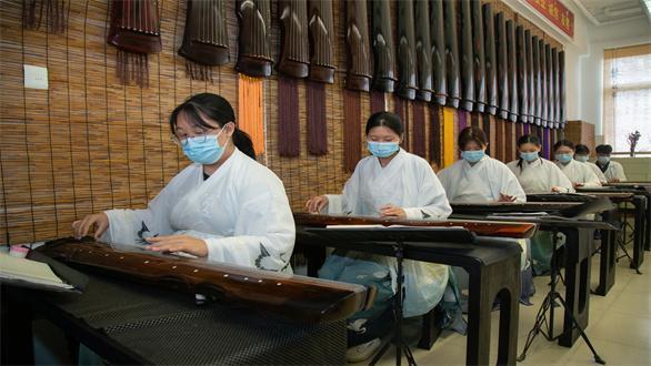 坚持立德树人本位 发挥美育育人功能——广州市城市建设职业学校迎接广州市美育诊断提升项目实验专家组到校开展调研