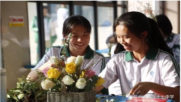 “崇德健行、厚德笃学”的阳光大德育——97中文明校园工作品牌项目