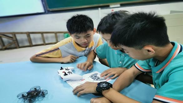 广州市从化区鳌头中学举行STEM教育项目暨社团活动成果展示会