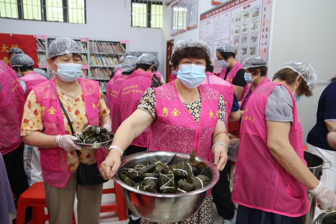 花都秀全街举办巧手包粽，‘粽’享邻里温情”新时代文明实践活动