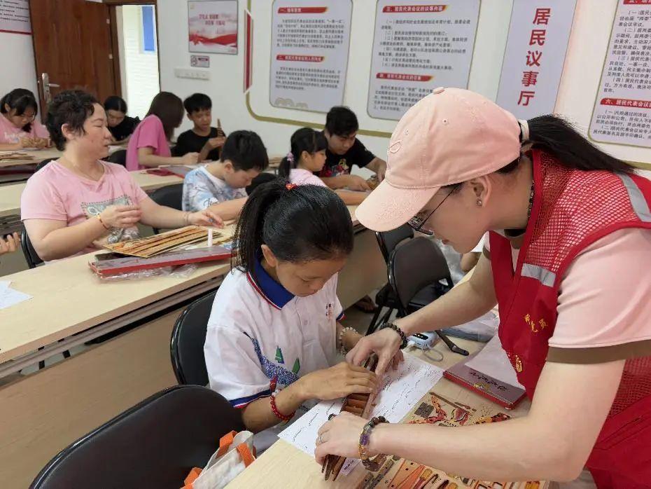 龙舟竞渡情更长！荔湾区南漖社区开展龙舟文化传承活动