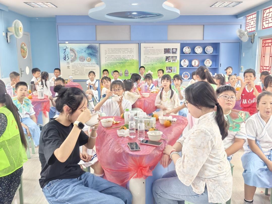 海珠学子沉浸式体验岭南端午