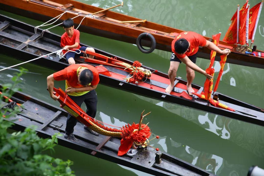 天河区石牌村龙船采青活动