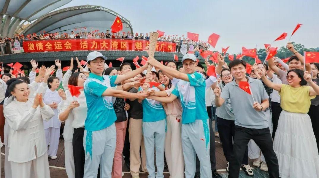 “快和火炬合个影！”全运火炬火种闪现各区，你见到没？