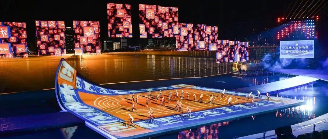 海天为幕，城景作画，以一场演出向一场盛会告别