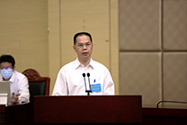 广州市发展和改革委员会主任李海洲作报告