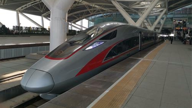广州南站春运首趟“红眼列车”开出