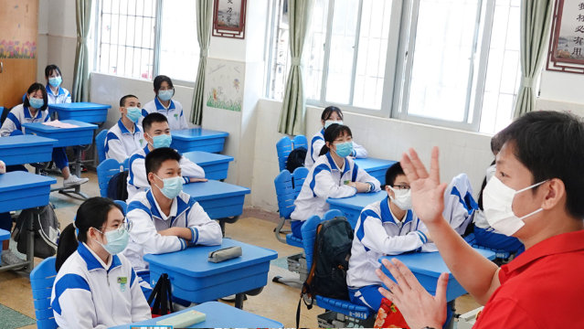 广州市教育局：学生户外运动时，保持2米间隔可不戴口罩