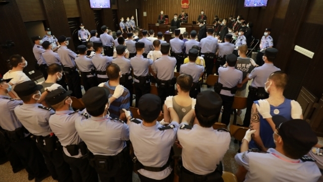 开赌场、持刀伤人、欺凌学童……这个涉黑团伙17人判了