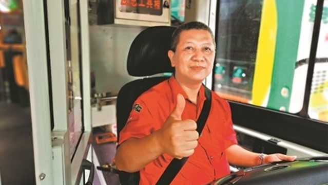 拎起灭火器勇救邻居夫妻，这位公交司机当选“广州好人”