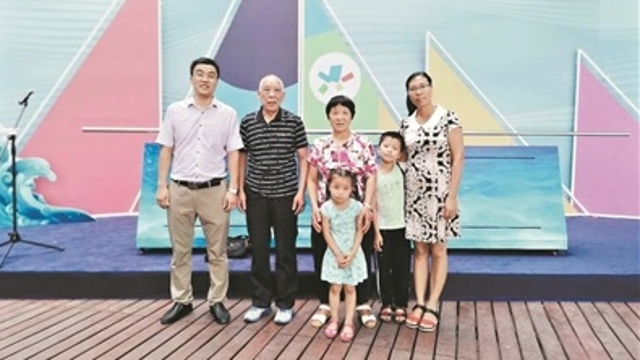“广州市文明家庭”雷蕾家庭：做公益是一家人的习惯