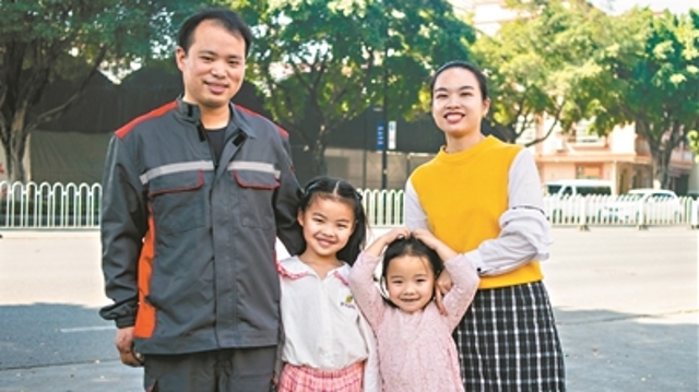 【新春走基层】汽车修理美容师王政：我们一家在哪过年都一样