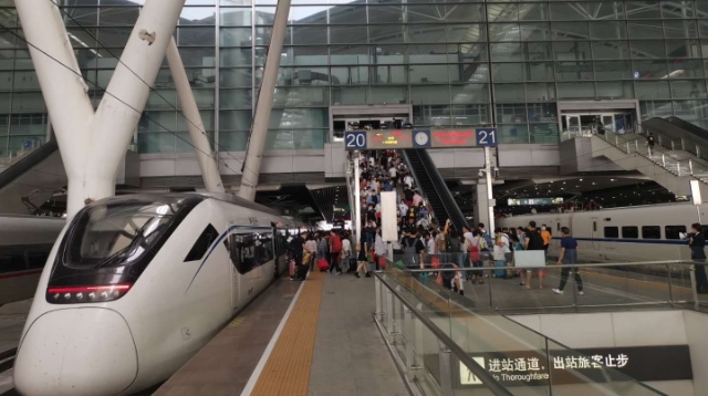 客流持续增加，大年初三广铁发送旅客60万人次