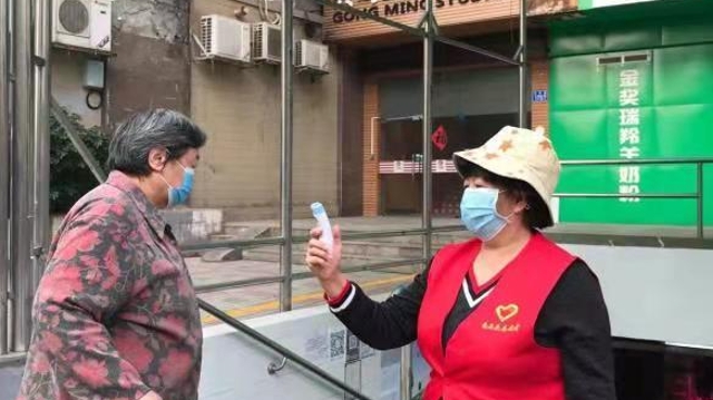 广州社区志愿者成为防疫一线“后援团”