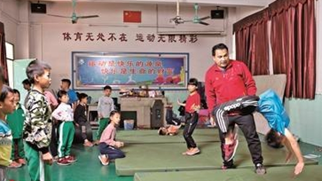 第八届全国道德模范候选人、广州市七星小学老师赖宣治：用一根绳子成就一段教育传奇