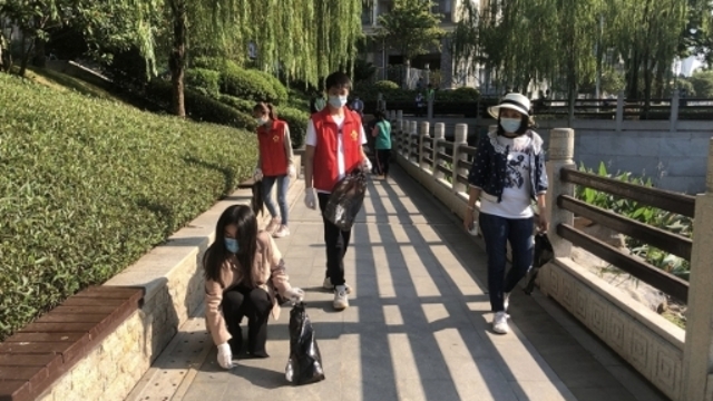 广州天河猎德街开展健康环保捡跑活动