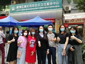 “党旗在一线高高飘扬”