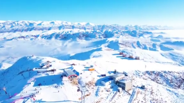 新疆阿勒泰滑雪场现云海奇观